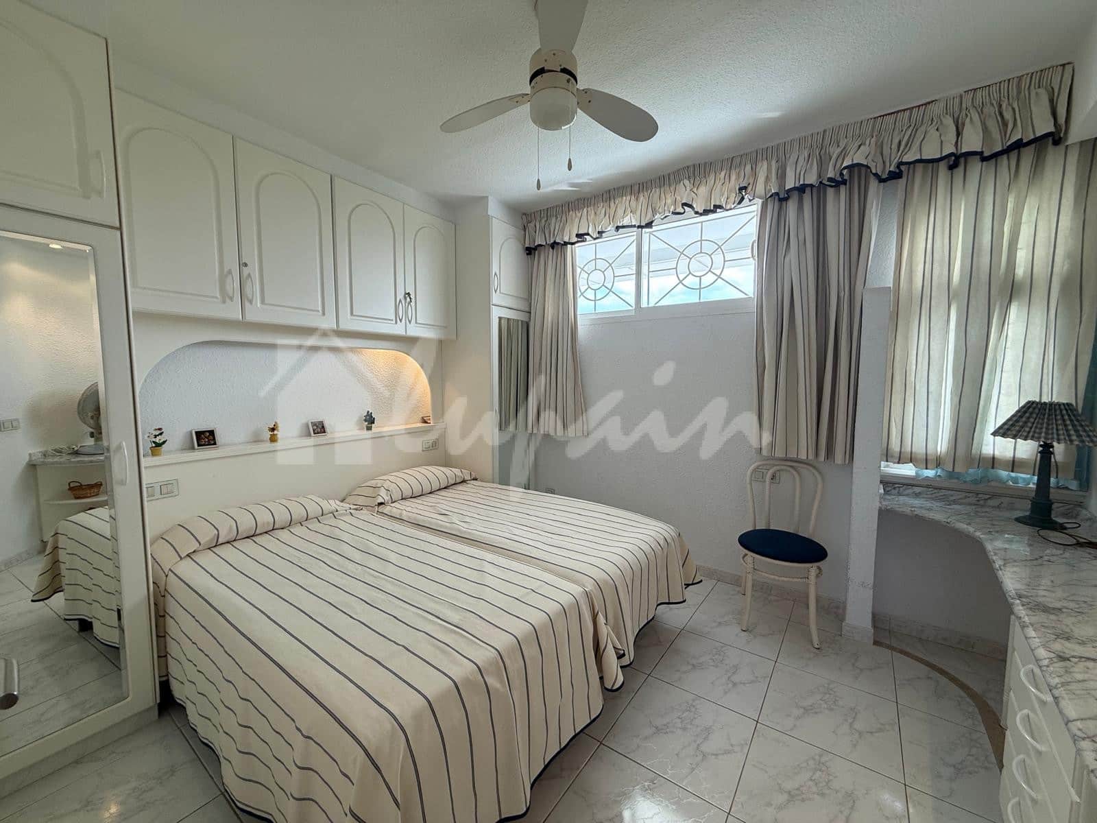 1 soveværelse Lejlighed til salg i San Eugenio med swimmingpool - € 425.000 (Ref: 9400133)