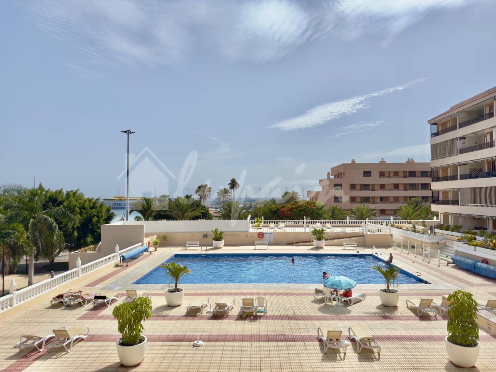 1 quarto Apartamento para venda em Los Cristianos com piscina - 425 000 € (Ref: 9413460)