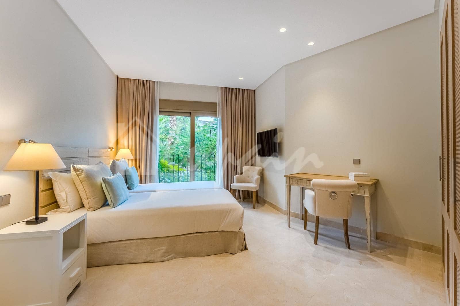 2 chambre Appartement à vendre à Playa San Juan avec piscine - 720 000 € (Ref: 9440565)