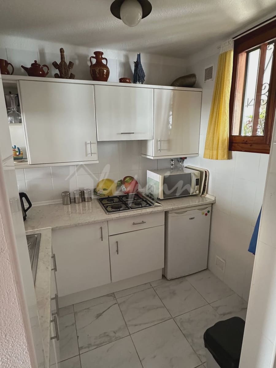 2 bedroom Apartment for sale in Playa de las Americas with pool - € 495,000 (Ref: 9447006)