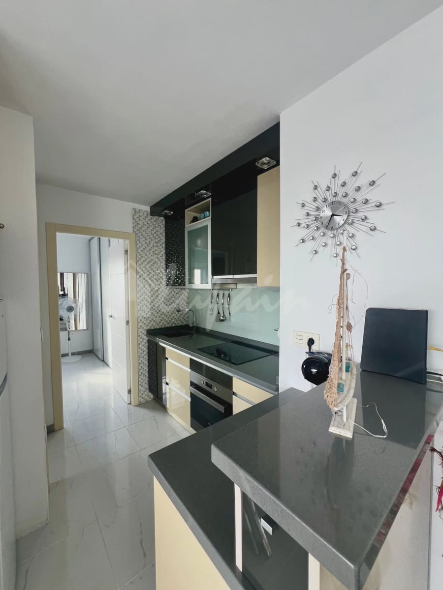 1 quarto Apartamento para venda em Los Cristianos com piscina - 379 000 € (Ref: 9450847)