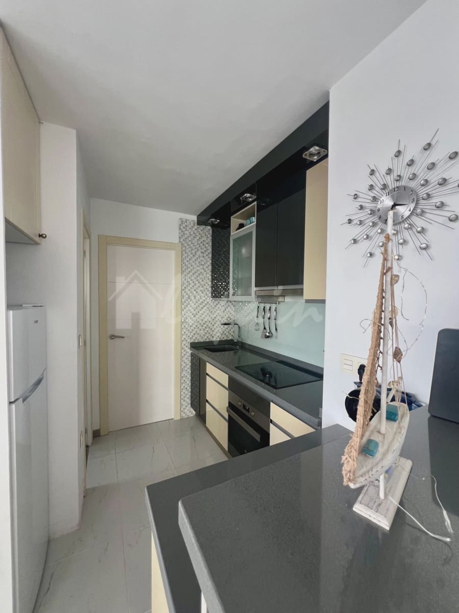 1 quarto Apartamento para venda em Los Cristianos com piscina - 379 000 € (Ref: 9450847)