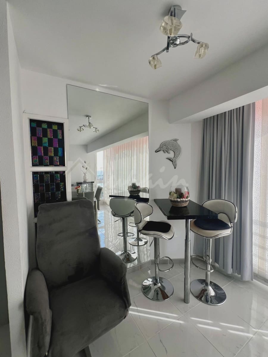 1 quarto Apartamento para venda em Los Cristianos com piscina - 379 000 € (Ref: 9450847)