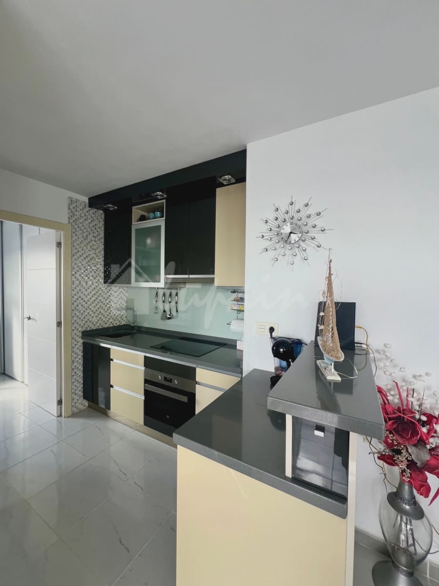 1 quarto Apartamento para venda em Los Cristianos com piscina - 379 000 € (Ref: 9450847)