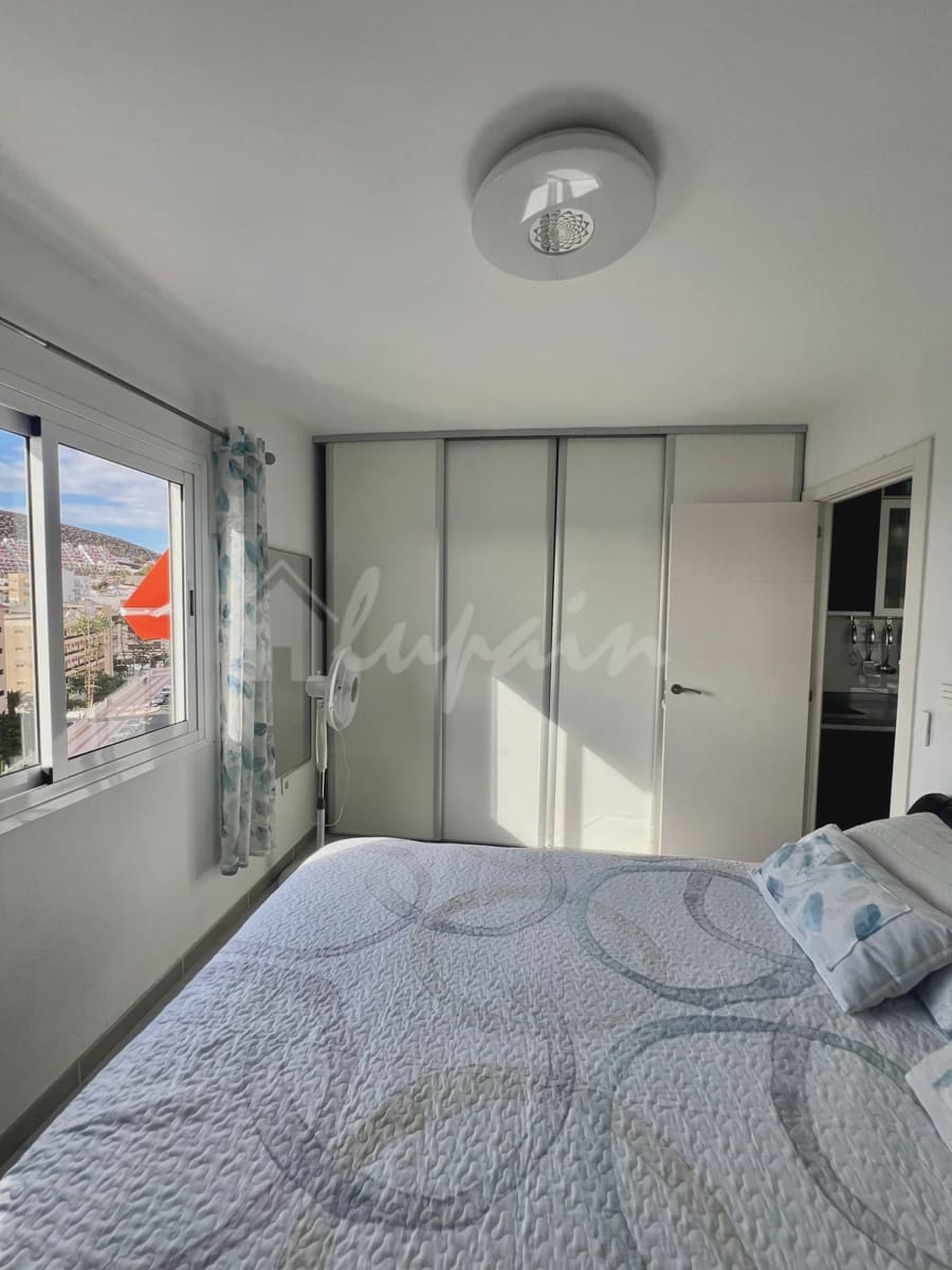 1 quarto Apartamento para venda em Los Cristianos com piscina - 379 000 € (Ref: 9450847)
