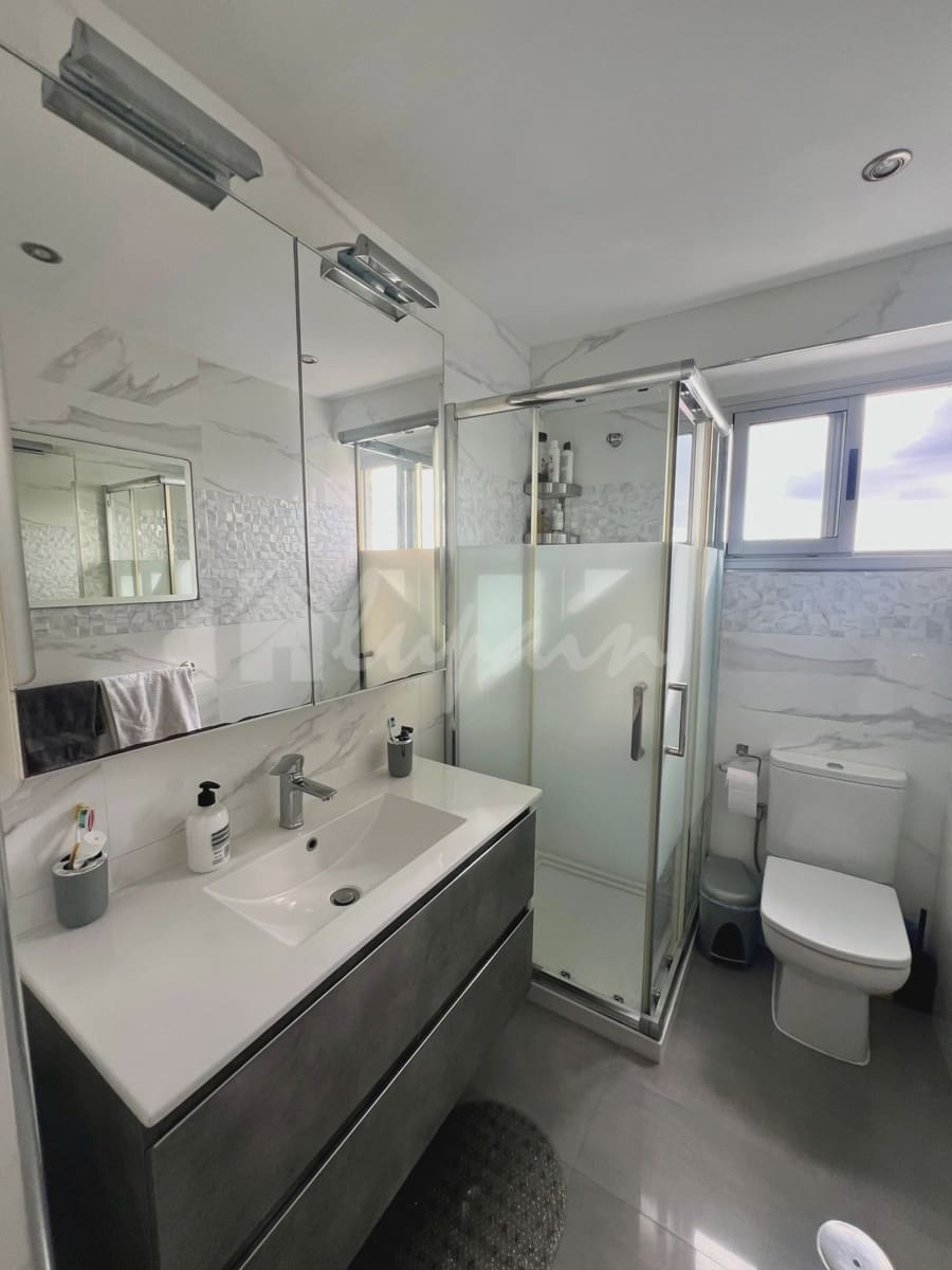 1 quarto Apartamento para venda em Los Cristianos com piscina - 379 000 € (Ref: 9450847)