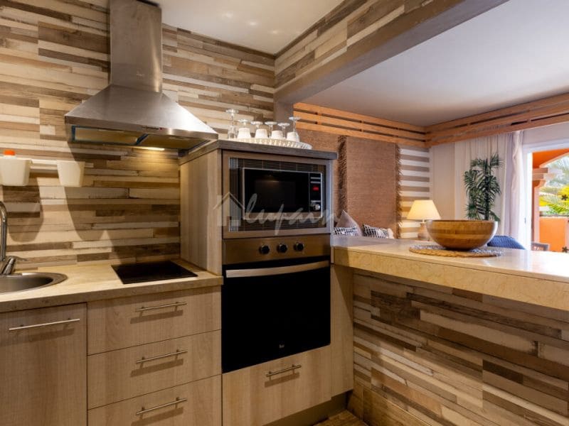 1 Zimmer Apartment zu verkaufen in Playa de las Americas mit Pool - 330.000 € (Ref: 9472763)