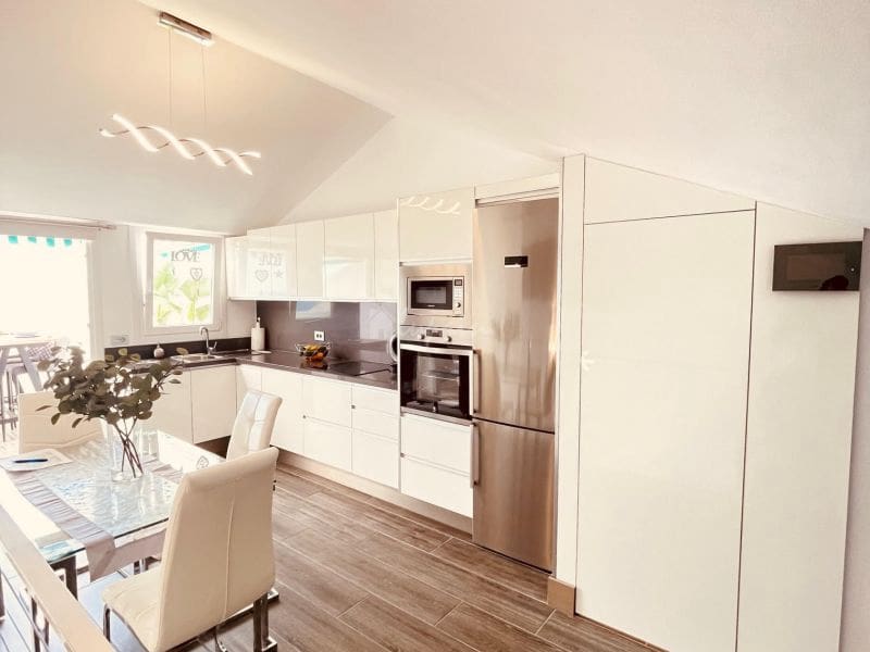 2 bedroom Apartment for sale in Los Cristianos with pool - € 475,000 (Ref: 9472765)