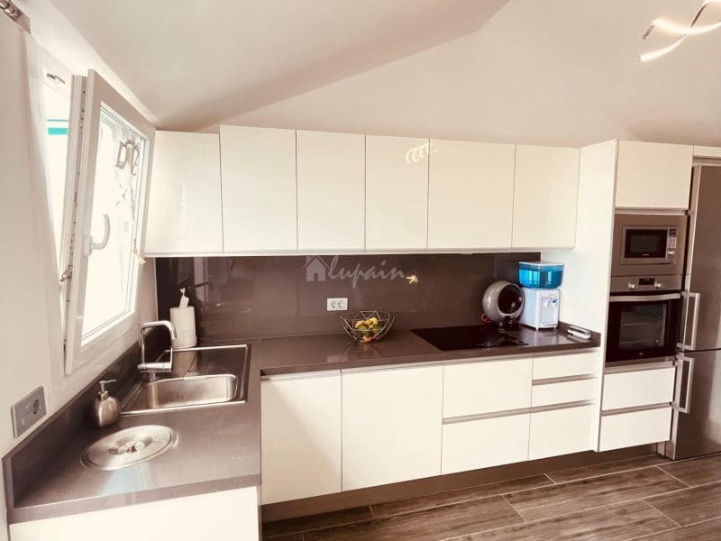 2 bedroom Apartment for sale in Los Cristianos with pool - € 475,000 (Ref: 9472765)