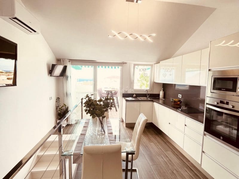 2 bedroom Apartment for sale in Los Cristianos with pool - € 475,000 (Ref: 9472765)