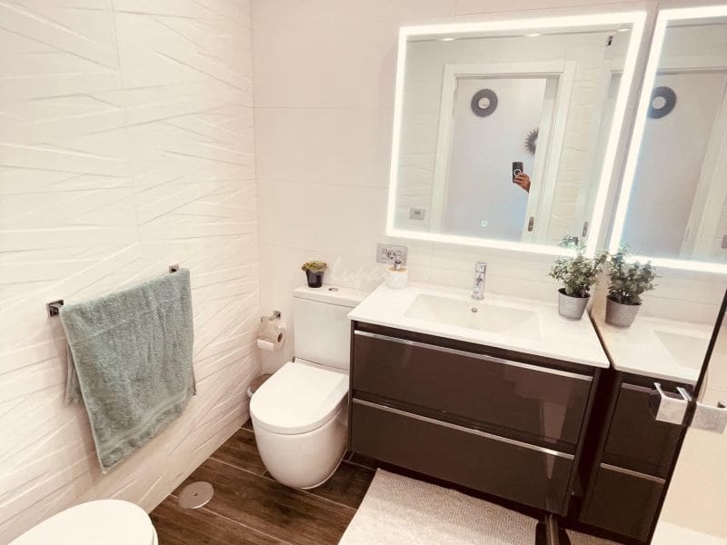 2 bedroom Apartment for sale in Los Cristianos with pool - € 475,000 (Ref: 9472765)