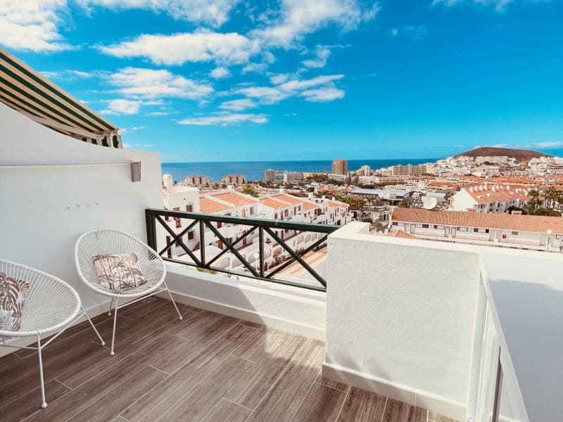 2 bedroom Apartment for sale in Los Cristianos with pool - € 475,000 (Ref: 9472765)