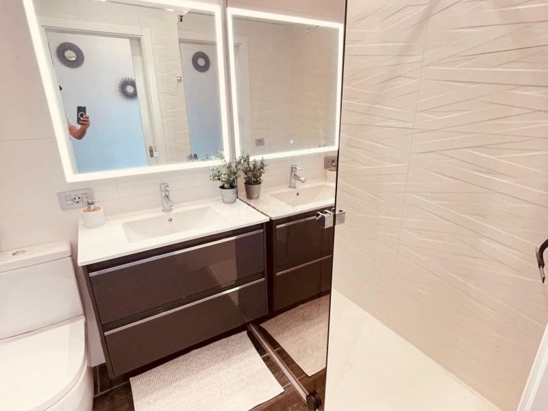 2 bedroom Apartment for sale in Los Cristianos with pool - € 475,000 (Ref: 9472765)