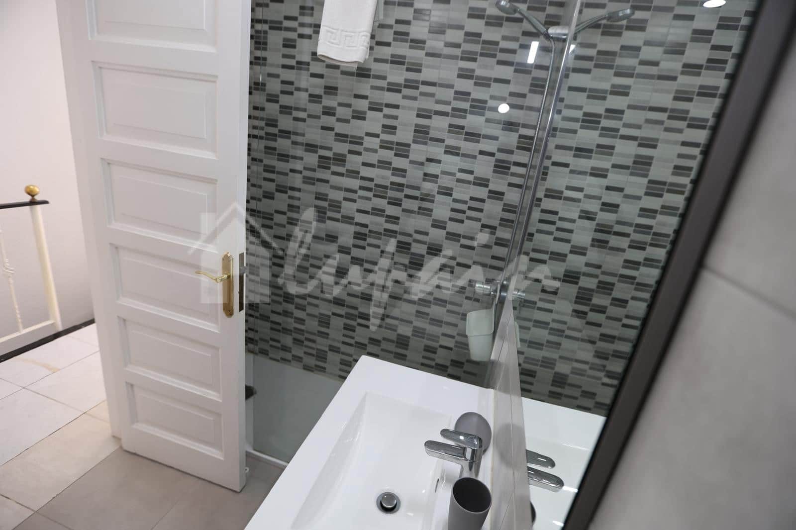 2 sovrum Lägenhet till salu i Playa de las Americas med pool - 750 000 € (Ref: 9521081)