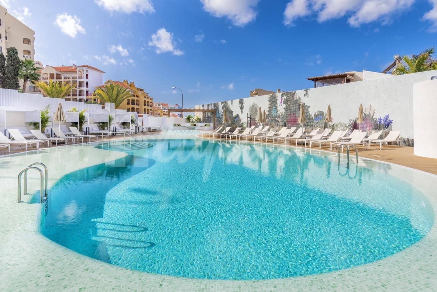 1 sypialnia Apartament na sprzedaż w Los Cristianos z basenem - 240 000 € (Ref: 9536532)