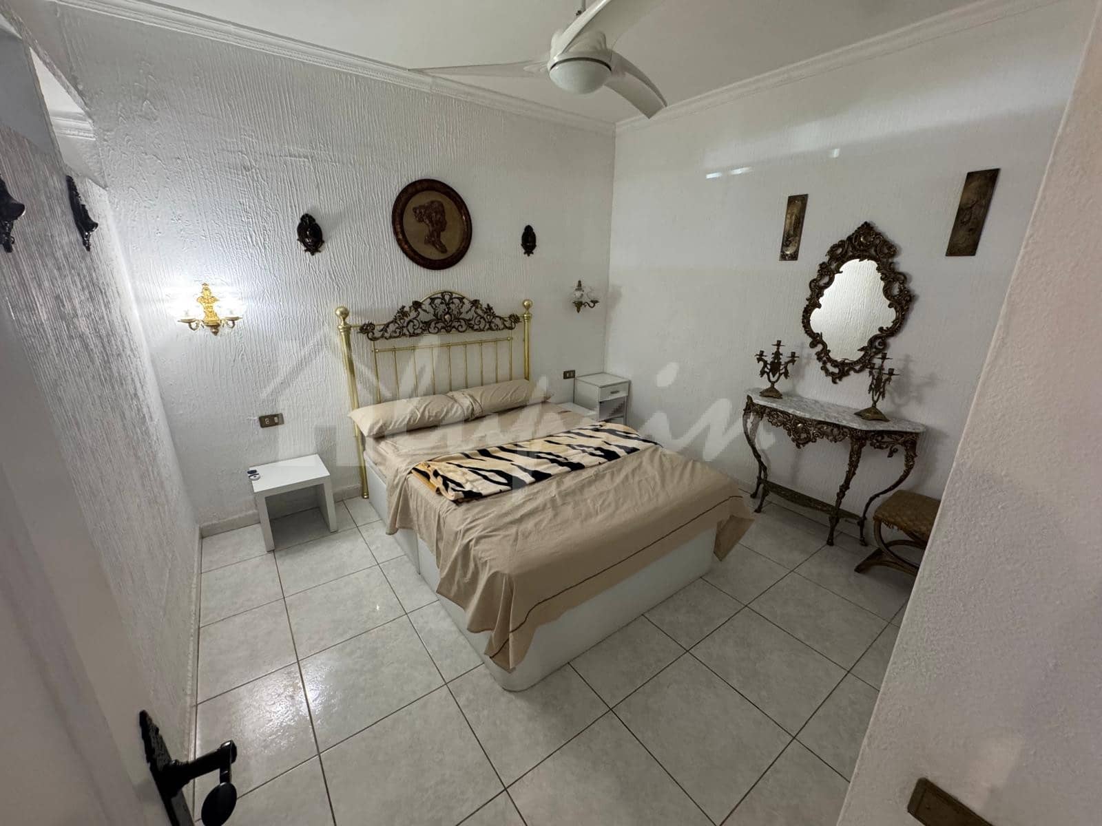 1 makuuhuone Huoneisto myytävänä paikassa Los Cristianos mukana uima-altaan - 235 000 € (Ref: 9564940)