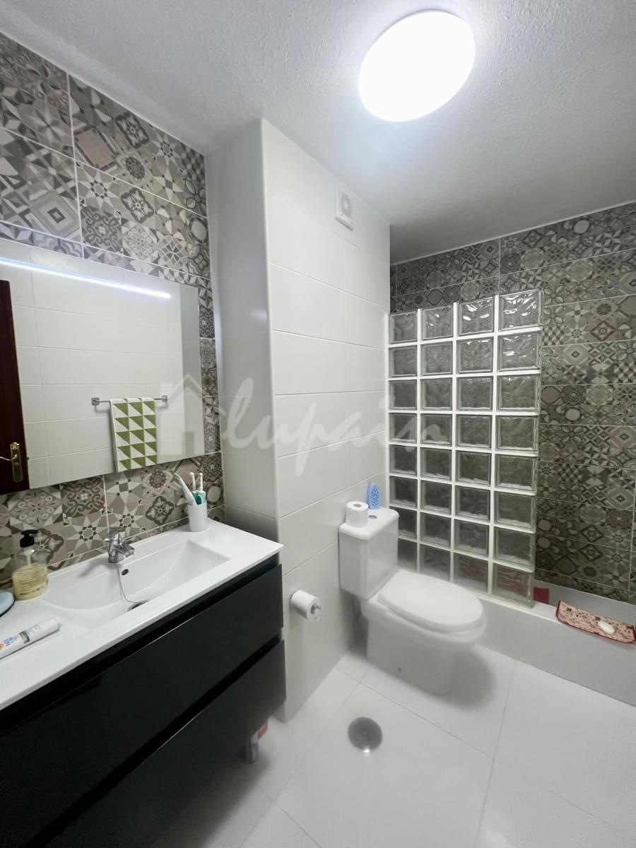 1 soverom Leilighet til salgs i Los Cristianos med svømmebasseng - € 290 000 (Ref: 9564941)