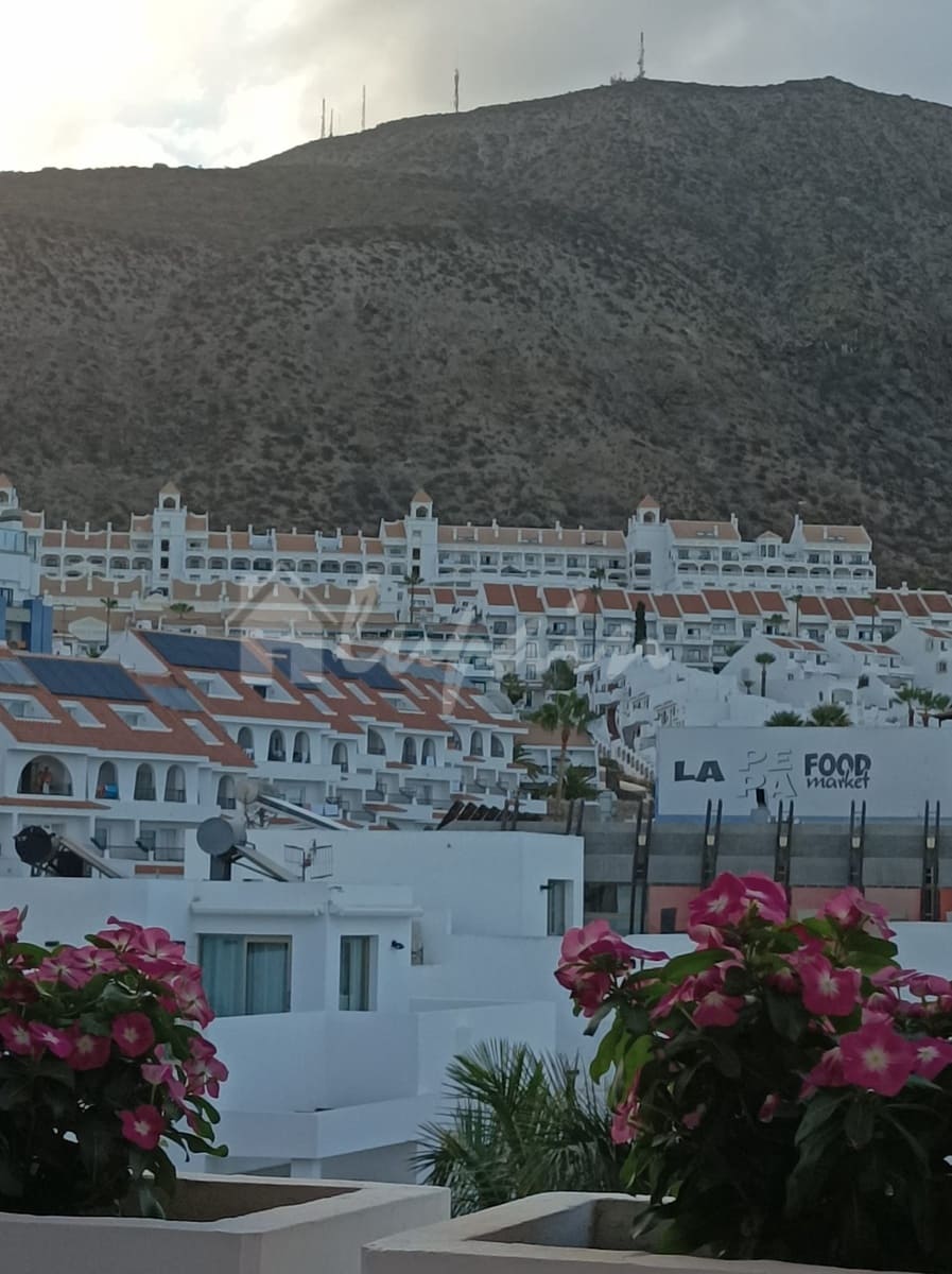 1 makuuhuone Kattohuoneisto myytävänä paikassa Los Cristianos mukana uima-altaan - 329 950 € (Ref: 9564942)