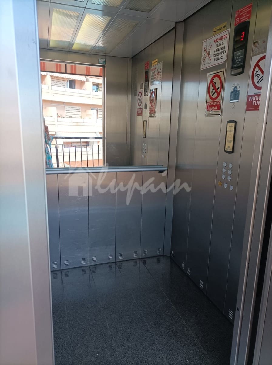 1 makuuhuone Kattohuoneisto myytävänä paikassa Los Cristianos mukana uima-altaan - 329 950 € (Ref: 9564942)