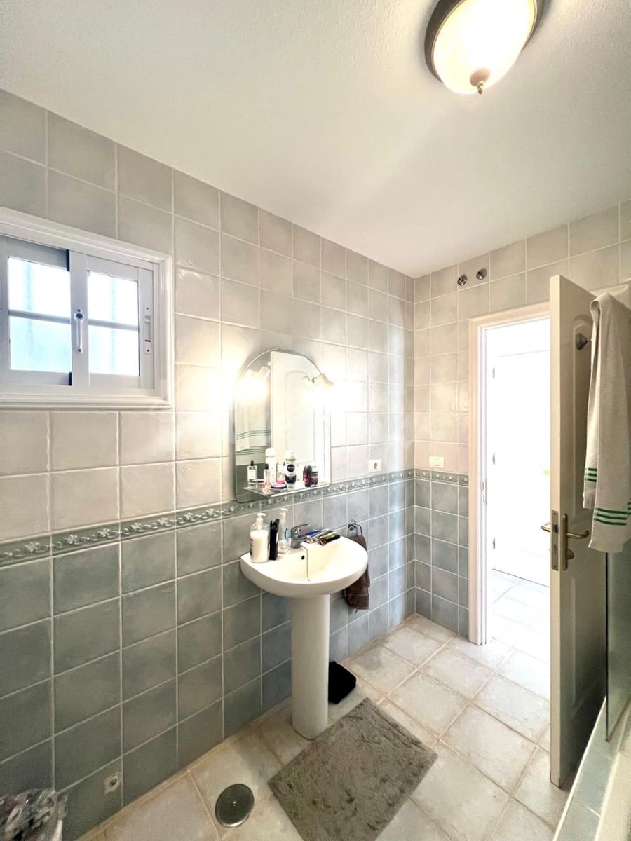 1 slaapkamer Appartement te koop in Los Cristianos met zwembad - € 315.000 (Ref: 9590433)