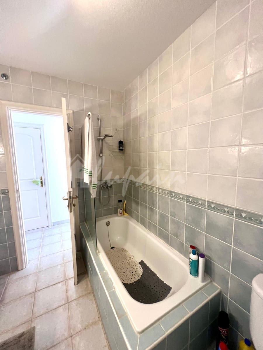 1 slaapkamer Appartement te koop in Los Cristianos met zwembad - € 315.000 (Ref: 9590433)