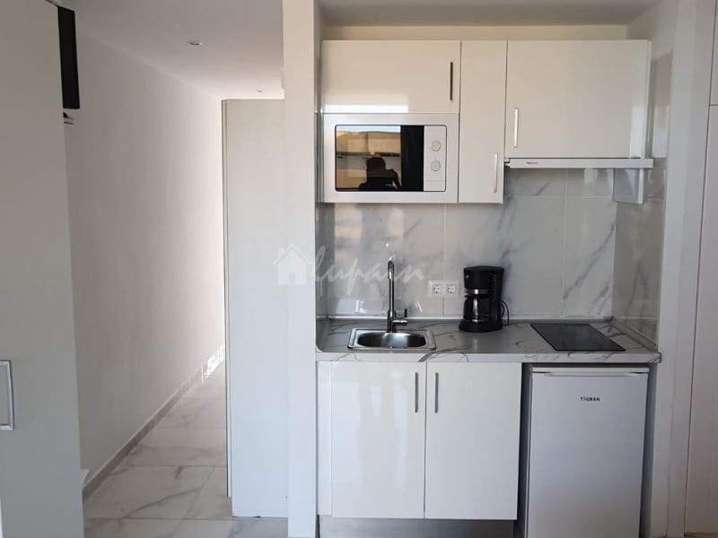 Studio till salu i Playa de las Americas med pool - 199 000 € (Ref: 9590437)