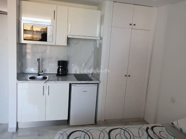 Studio for sale in Playa de las Americas, Arona with pool - € 199,000 (Ref: 9590437)