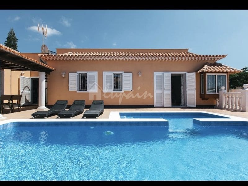 4 bedroom Villa for sale in Costa Adeje with pool - € 1,500,000 (Ref: 9590439)