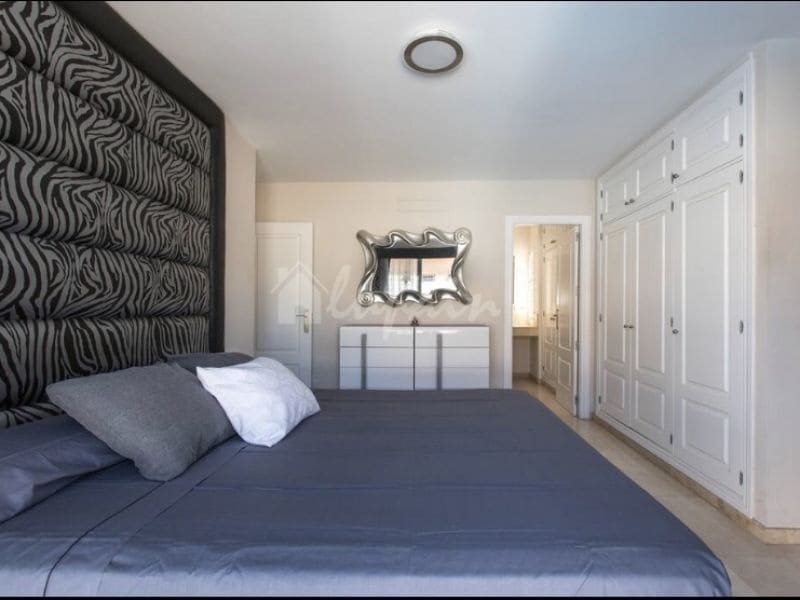 4 bedroom Villa for sale in Costa Adeje with pool - € 1,500,000 (Ref: 9590439)