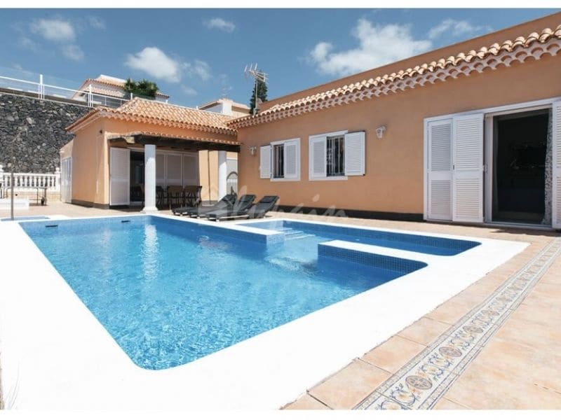 4 bedroom Villa for sale in Costa Adeje with pool - € 1,500,000 (Ref: 9590439)