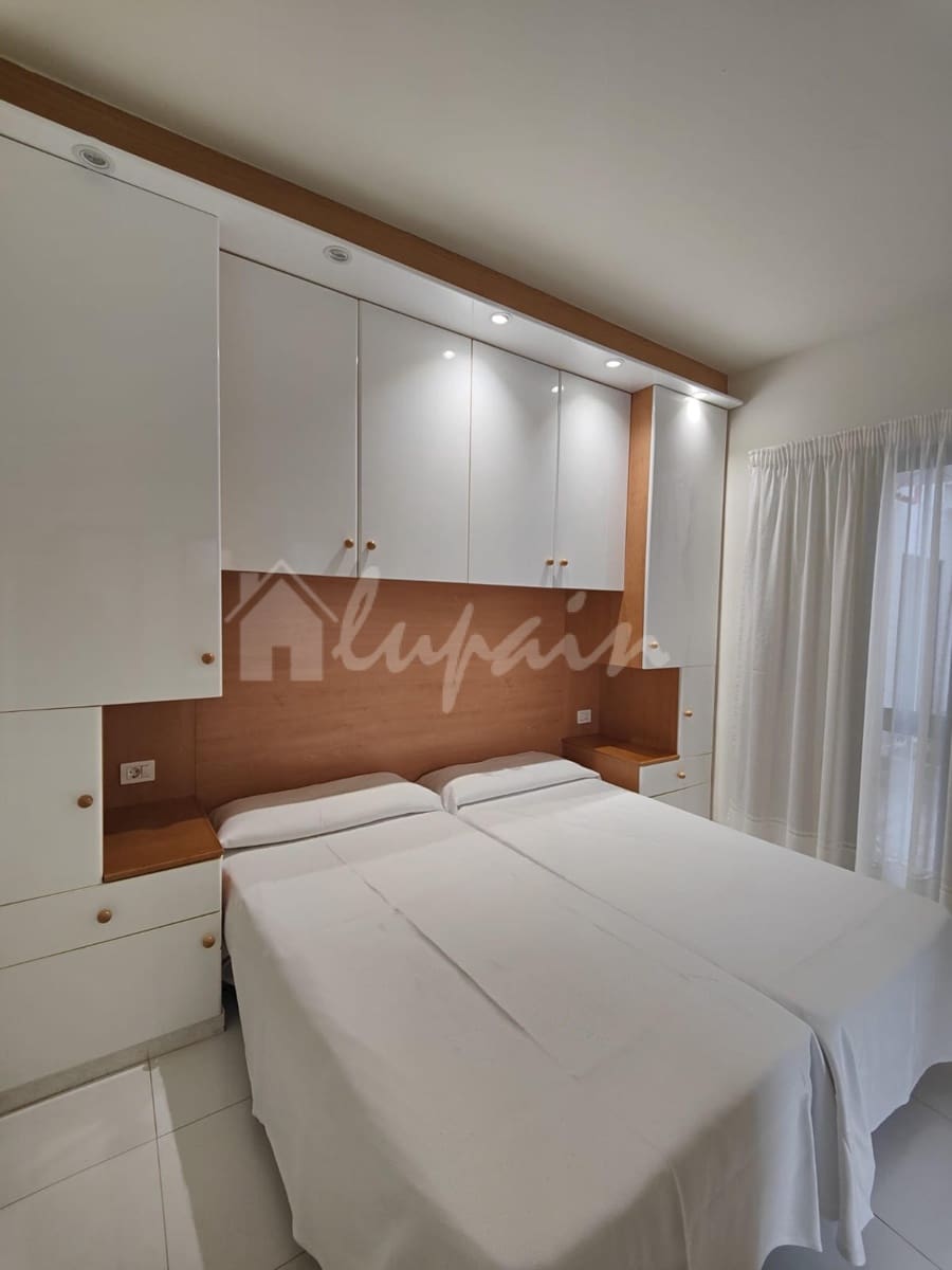 1 Zimmer Apartment zu verkaufen in Los Cristianos mit Pool - 250.000 € (Ref: 9603569)