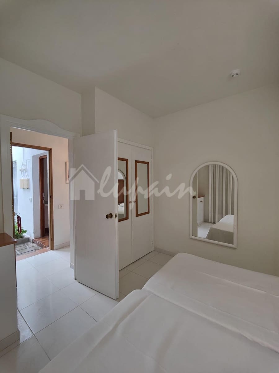 1 Zimmer Apartment zu verkaufen in Los Cristianos mit Pool - 250.000 € (Ref: 9603569)