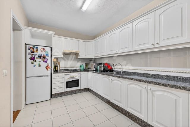 3 soveværelse Byhus til salg i Torviscas, Adeje med swimmingpool - € 649.000 (Ref: 9614169)