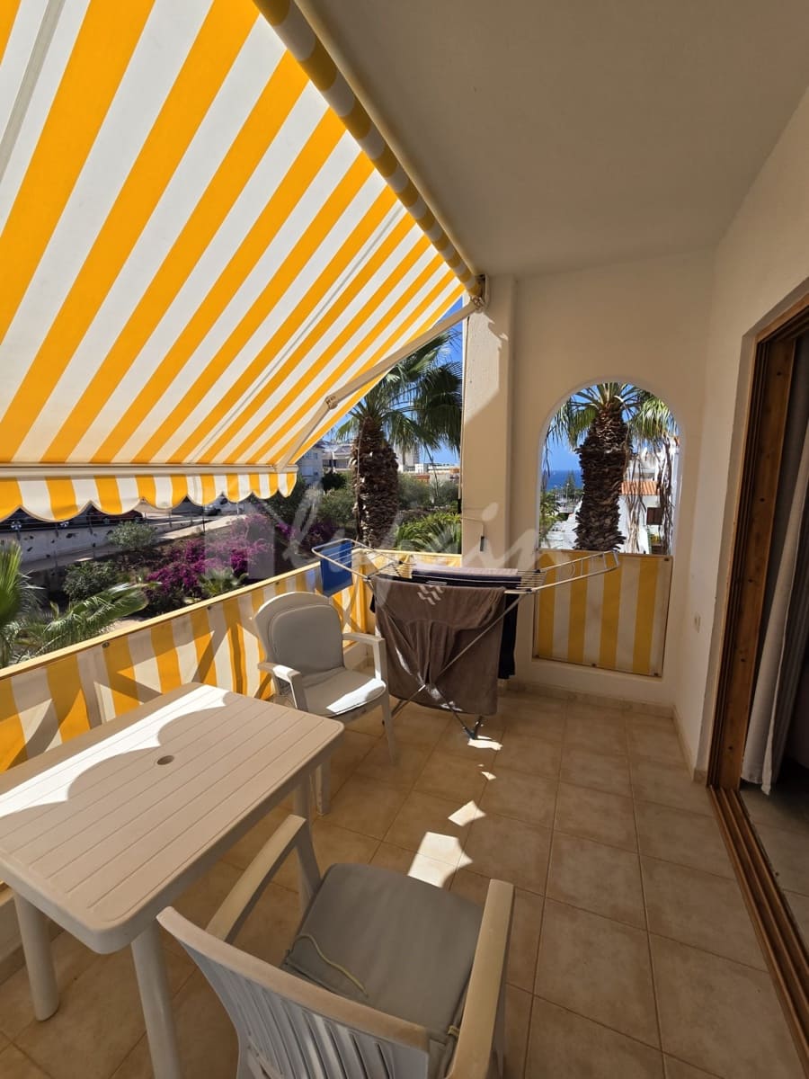 1 bedroom Apartment for sale in Los Cristianos with pool - € 310,000 (Ref: 9632649)