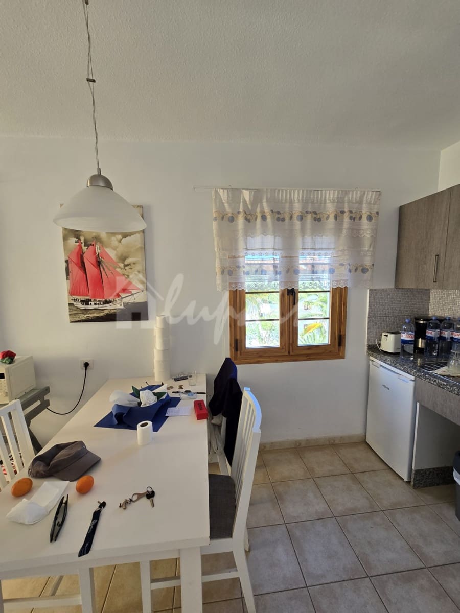 1 bedroom Apartment for sale in Los Cristianos with pool - € 310,000 (Ref: 9632649)