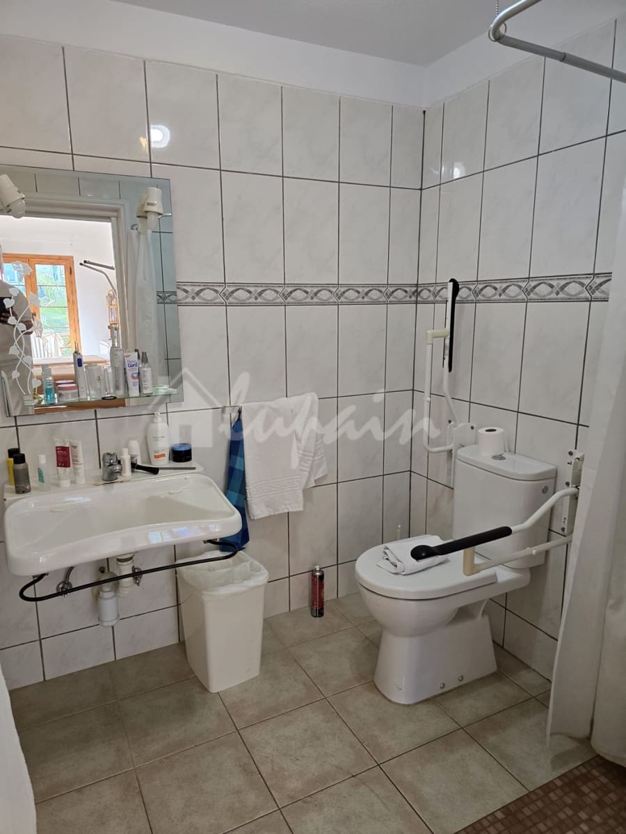 1 bedroom Apartment for sale in Los Cristianos with pool - € 310,000 (Ref: 9632649)