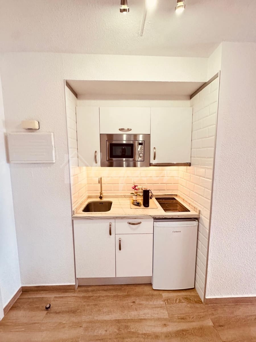 Studio for sale in Los Cristianos with pool - € 236,250 (Ref: 9672277)