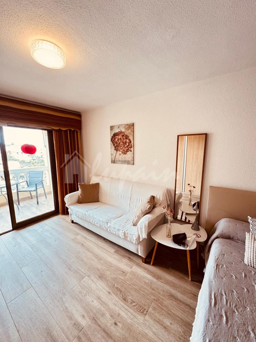 Studio for sale in Los Cristianos with pool - € 236,250 (Ref: 9672277)