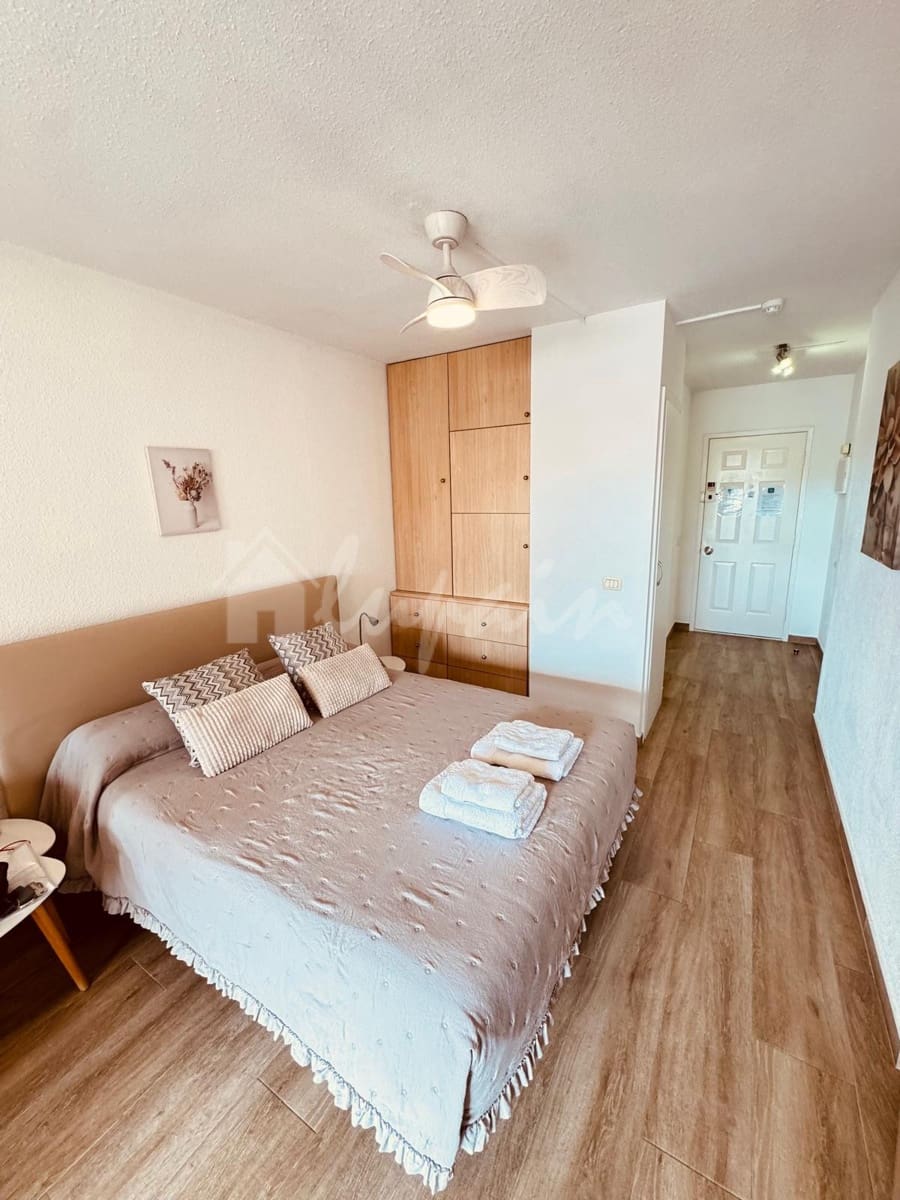 Studio for sale in Los Cristianos with pool - € 236,250 (Ref: 9672277)