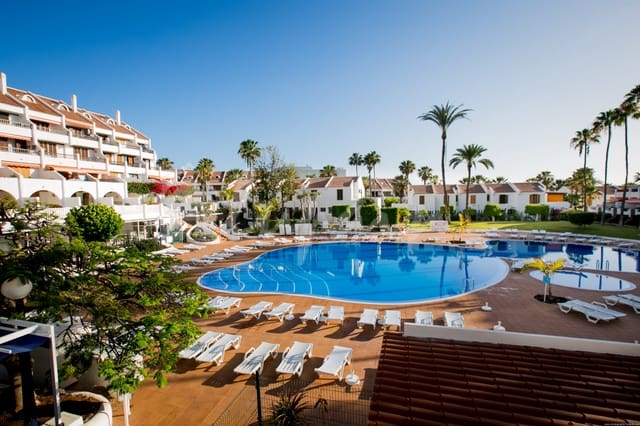 2 makuuhuone Kattohuoneisto myytävänä paikassa Playa de las Americas, Arona mukana uima-altaan - 599 000 € (Ref: 9697747)