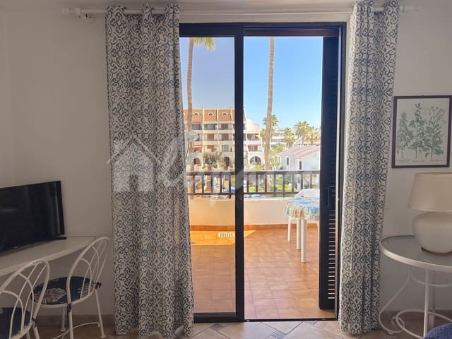 2 makuuhuone Kattohuoneisto myytävänä paikassa Playa de las Americas, Arona mukana uima-altaan - 599 000 € (Ref: 9697747)