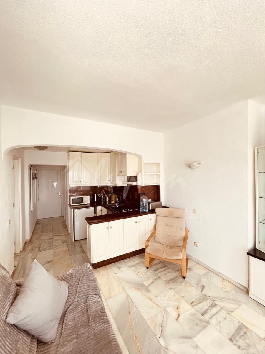 1 soveværelse Lejlighed til salg i Playa del Duque med swimmingpool - € 440.000 (Ref: 9724958)