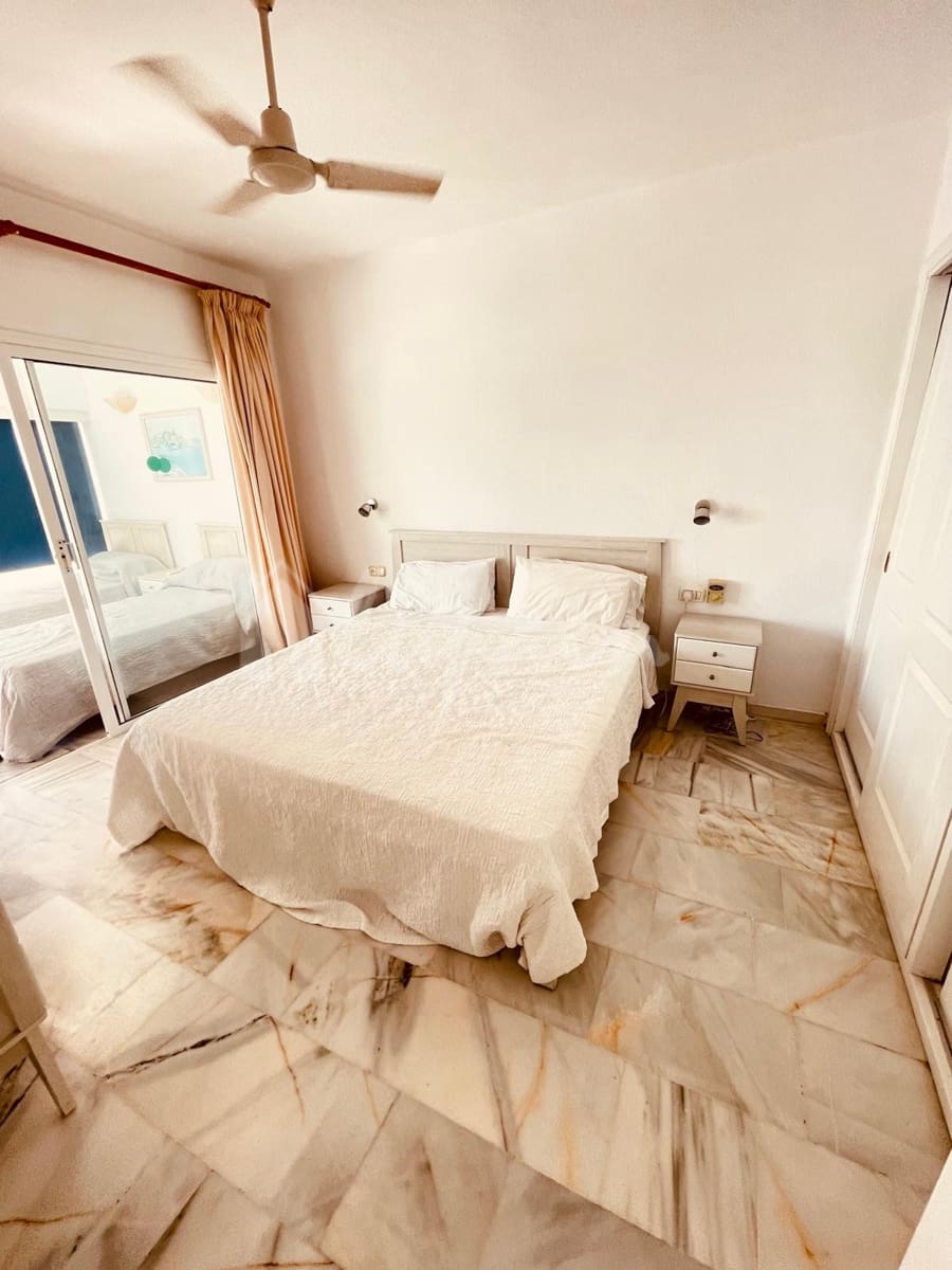 1 soveværelse Lejlighed til salg i Playa del Duque med swimmingpool - € 440.000 (Ref: 9724958)