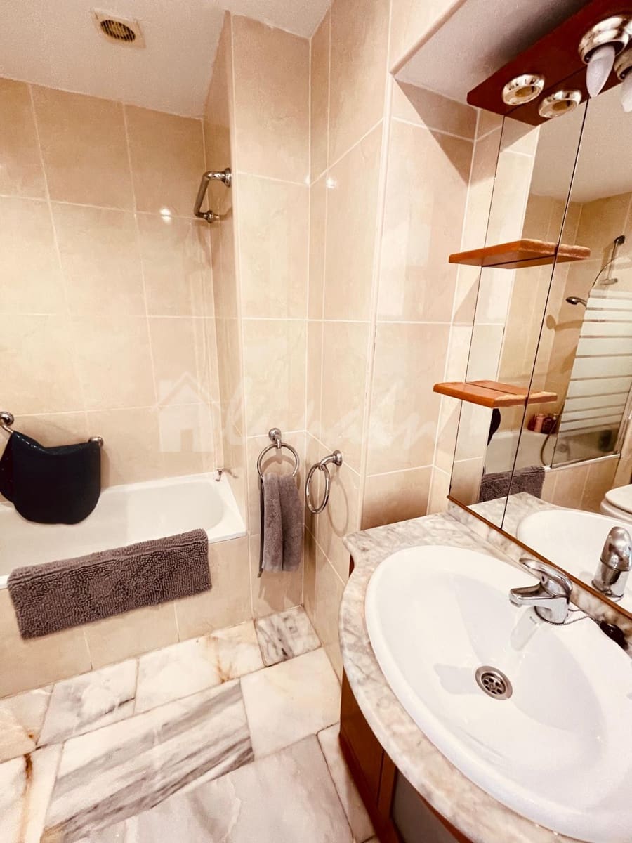 1 soveværelse Lejlighed til salg i Playa del Duque med swimmingpool - € 440.000 (Ref: 9724958)