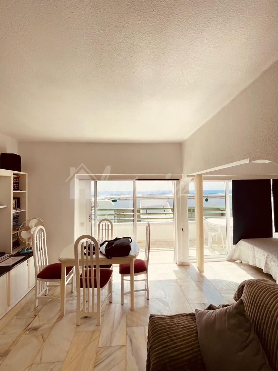 1 soveværelse Lejlighed til salg i Playa del Duque med swimmingpool - € 440.000 (Ref: 9724958)