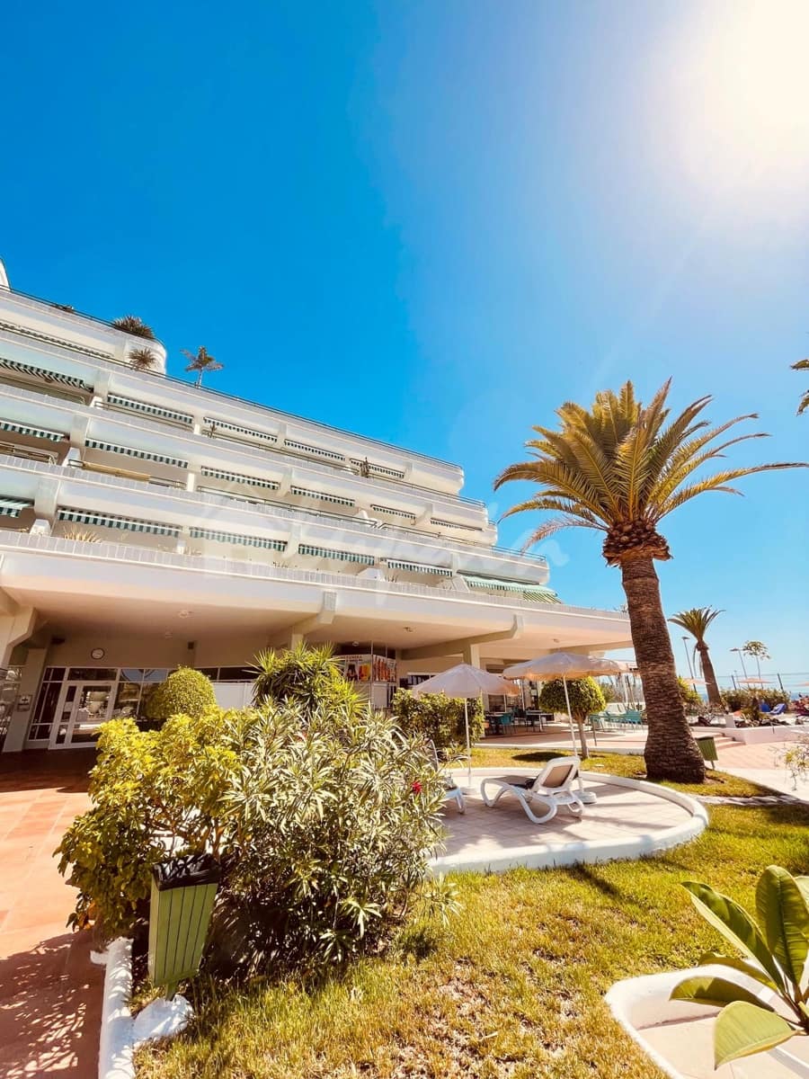 1 soveværelse Lejlighed til salg i Playa del Duque med swimmingpool - € 440.000 (Ref: 9724958)