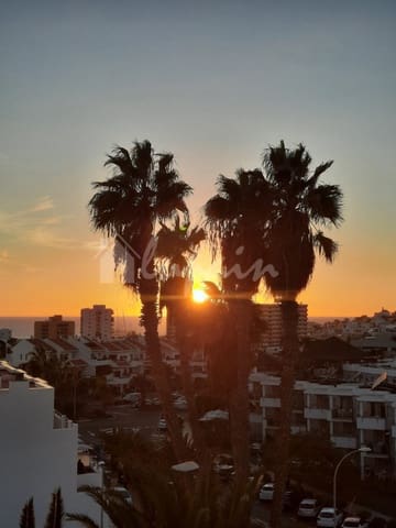 2 soverom Leilighet til salgs i Los Cristianos, Arona med svømmebasseng - € 380 000 (Ref: 9795599)