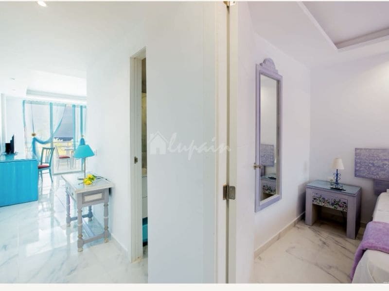 1 bedroom Apartment for sale in Playa de las Americas with pool - € 284,000 (Ref: 9802928)