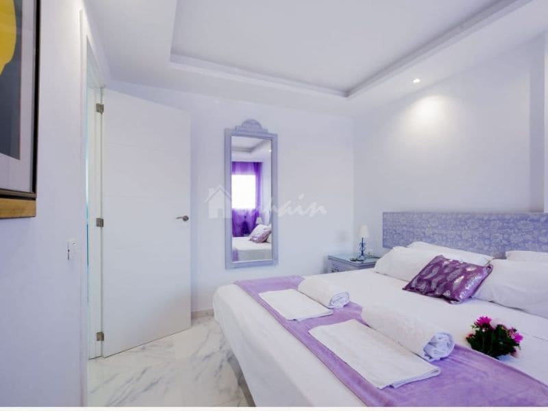 1 bedroom Apartment for sale in Playa de las Americas with pool - € 284,000 (Ref: 9802928)