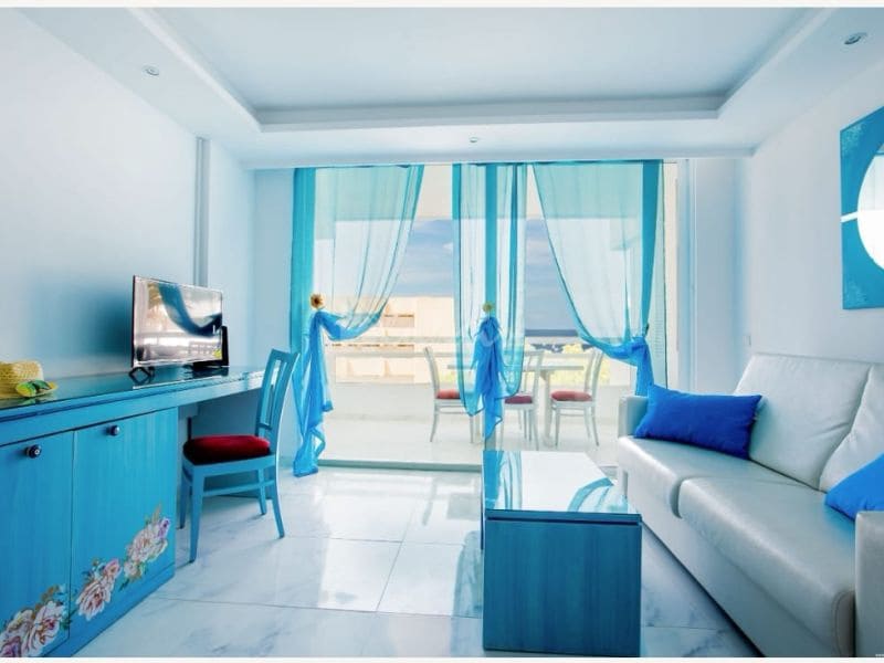 1 bedroom Apartment for sale in Playa de las Americas with pool - € 284,000 (Ref: 9802928)